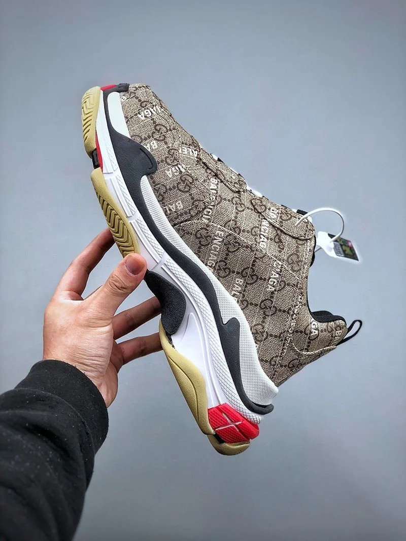 ☆超人気☆グッチ バレンシアガ 偽物 ザ ハッカー プロジェクト Triple S スニーカー 677192ULZ109795